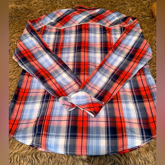 Men’s Helix button downn shirt with detail stitching | Size L - Picture 6 of 7